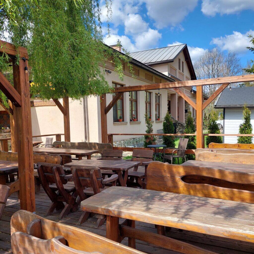 Letni ogródek nad rzeką